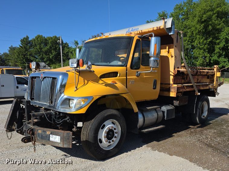 2006 International 7400 dump truck - FH6010