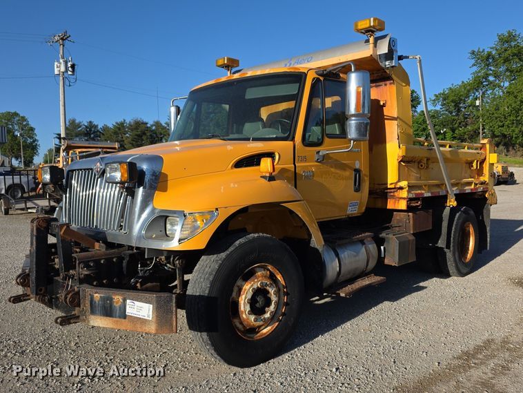 2006 International 7400 dump truck - FH6012