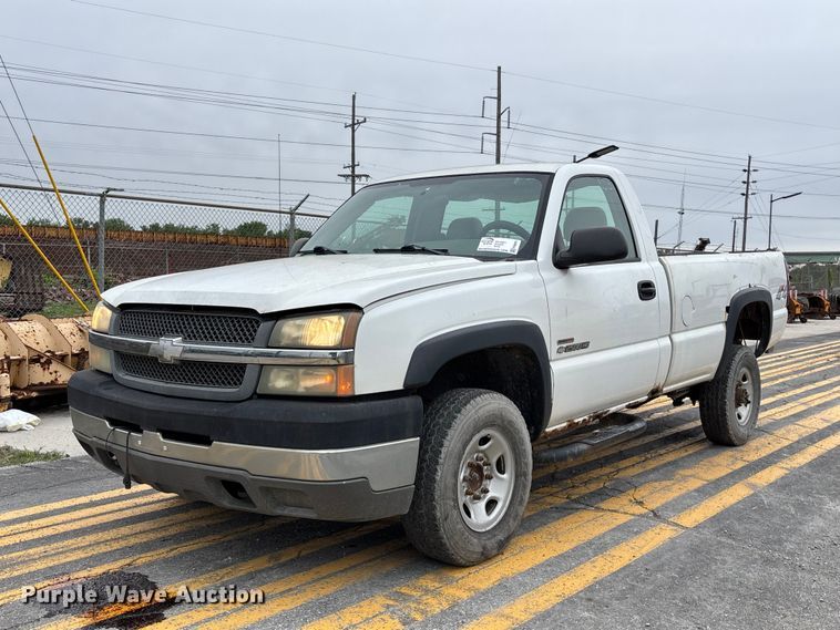 2004 Chevrolet Silverado 2500HD pickup truck - FH6091