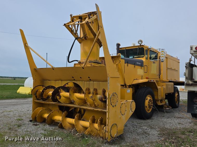 1982 Oshkosh  WT2206 snow blower truck - FH6102