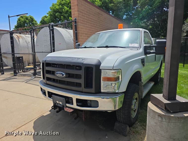 2009 Ford F350 Super Duty pickup truck - FH6103