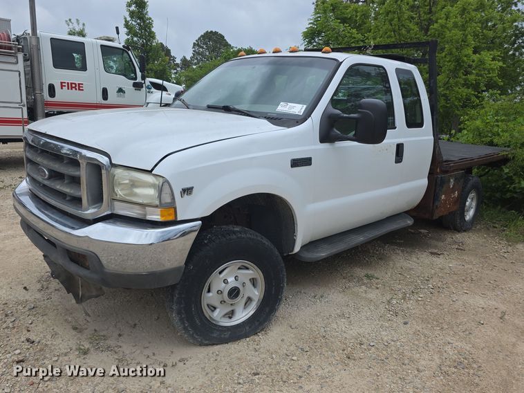 2002 Ford F350 Super Duty Ext. Cab flatbed pickup truck - FH6106