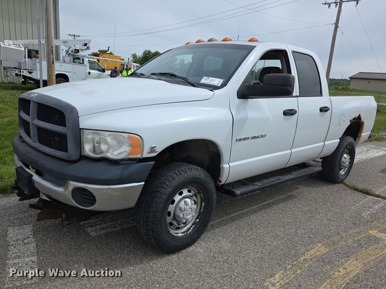 2005 Dodge Ram 3500 Ext. Cab pickup truck - FH6113