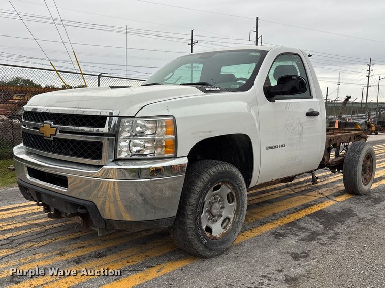2012 Chevrolet Silverado 2500 pickup truck cab and chassis - FH7119