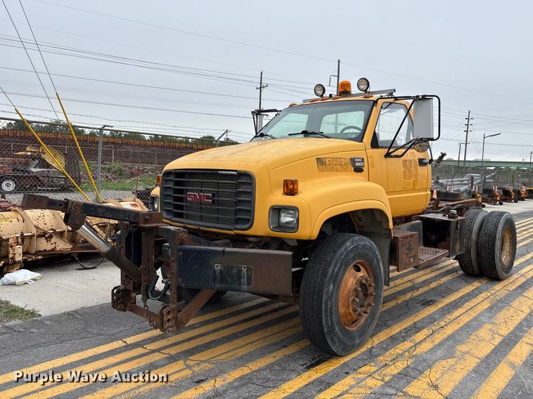 1999 GMC C7 truck cab and chassis - FH7120