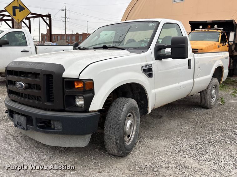 2010 Ford F250 pickup truck - FH7122