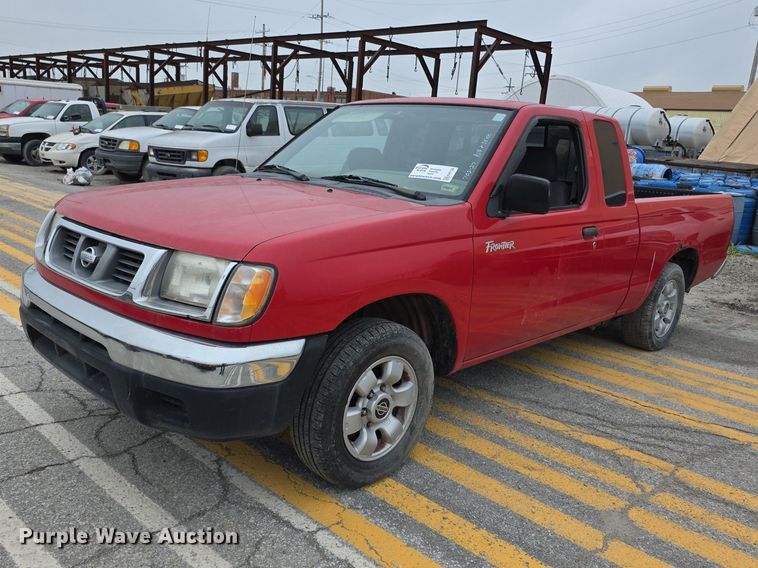 2000 Nissan Frontier Ext. Cab pickup truck - FH7124