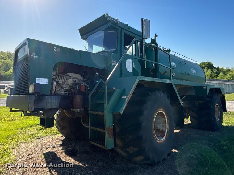 Off Road Floater Equipment 4030 vacuum truck - FH7135