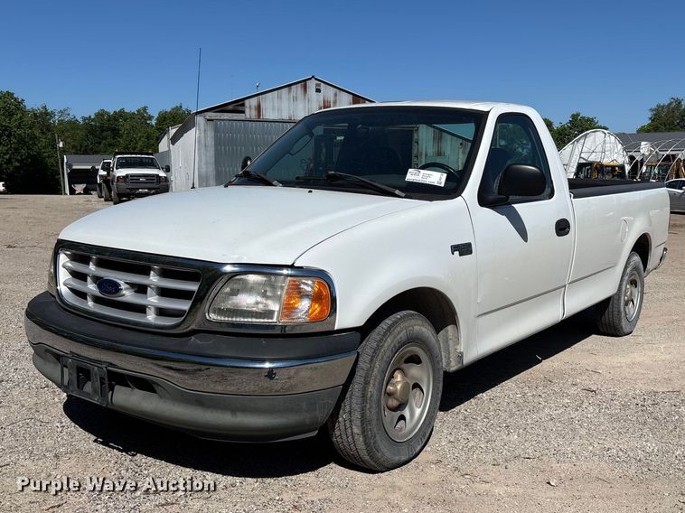 2004 Ford F150 XL pickup truck - FH7138
