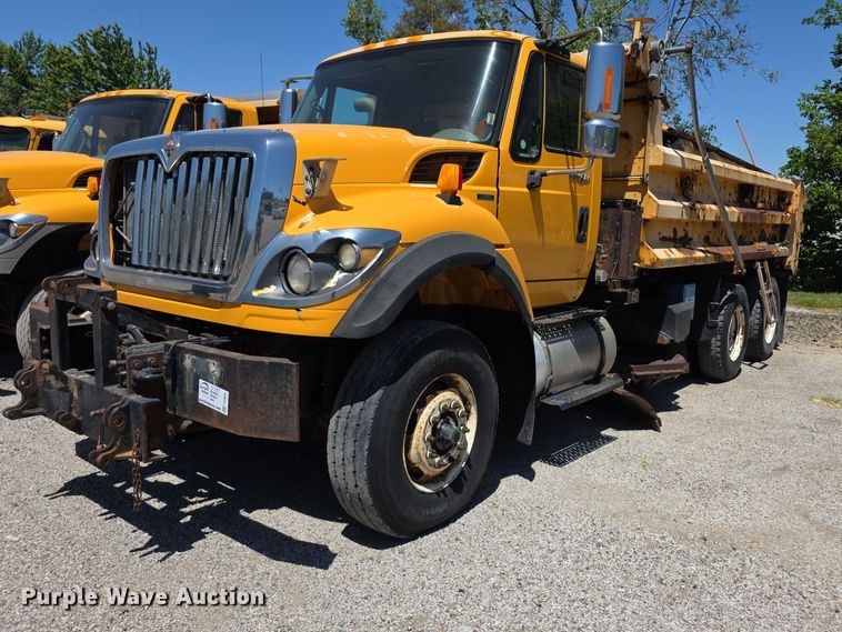 2011 International 7600 dump truck - FI0995