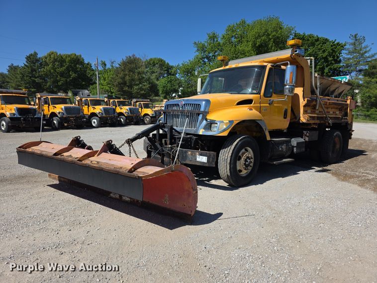 2004 International 7400 dump truck - FI0998