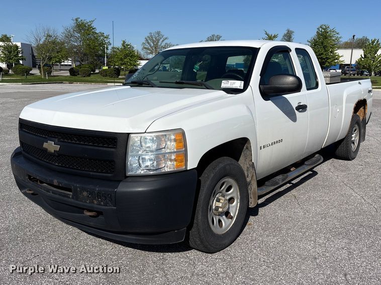 2009 Chevrolet Silverado 1500 Ext. Cab pickup truck - FK1434