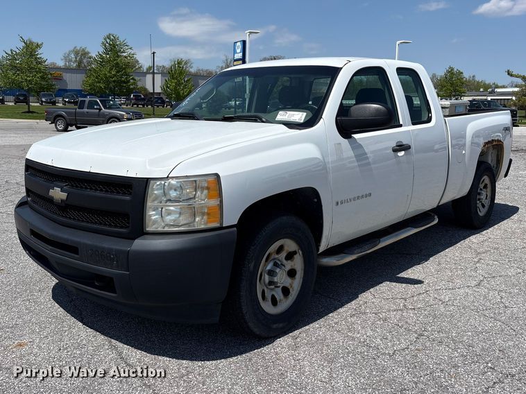 2009 Chevrolet Silverado 1500 Ext. Cab pickup truck - FK1445