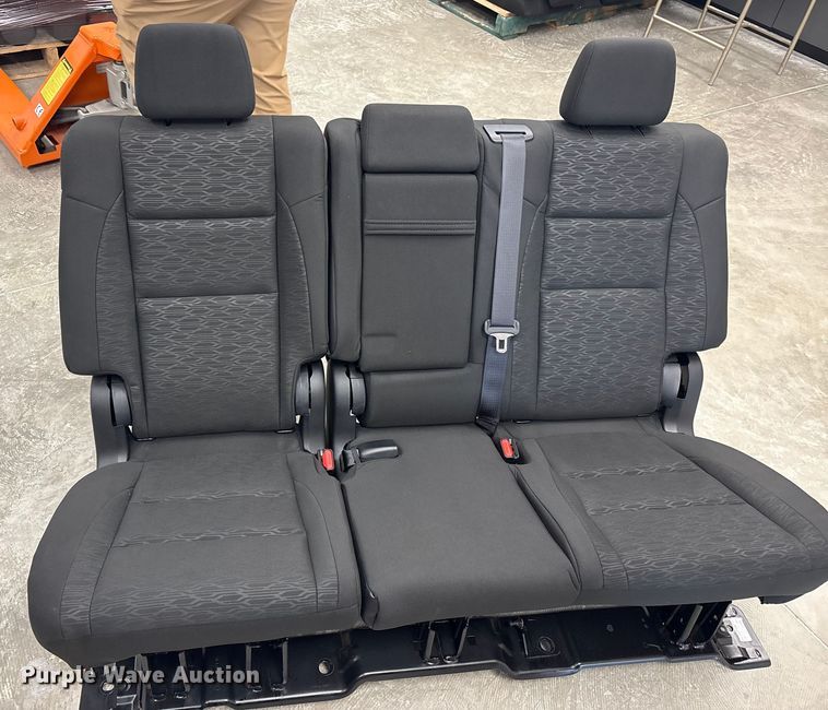 Approximately 90 automotive seats - FK1458