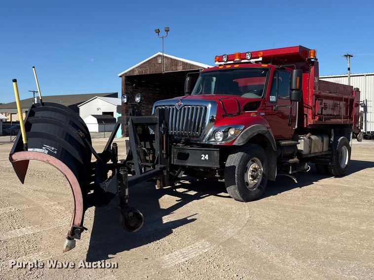 2009 International 7400 SFA dump truck - FK1463