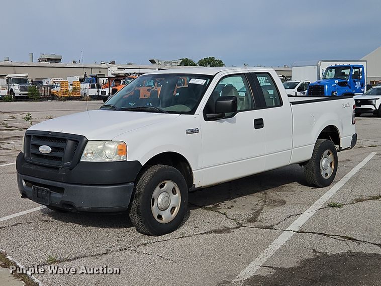 2006 Ford F150 XL Ext. Cab pickup truck - FN5622