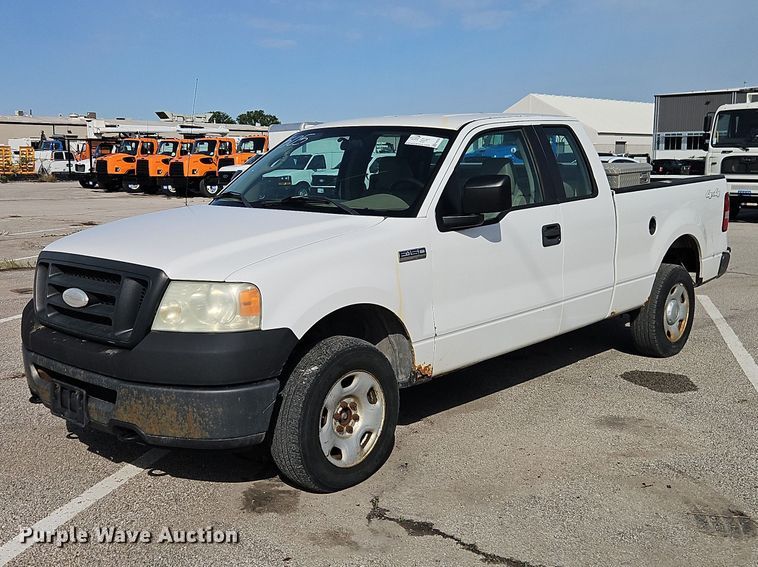 2006 Ford F150 Ext. Cab pickup truck - FN5630
