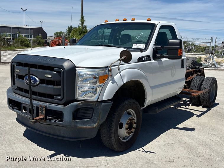 2016 Ford F350 pickup truck cab and chassis - FN5649