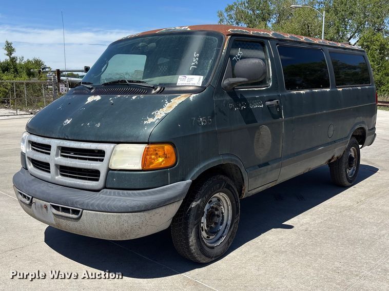 2001 Dodge Ram Van 3500 car carrier - FN5653