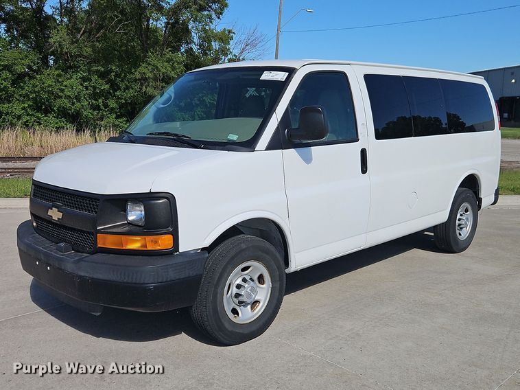 2008 Chevrolet Express 2500 van - FN5658