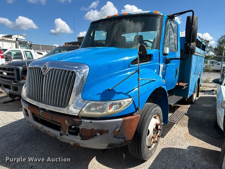 2003 International 4200 utility / service truck - FN5673