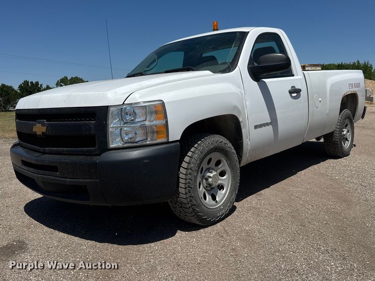 2013 Chevrolet Silverado 1500 pickup truck - MX9270