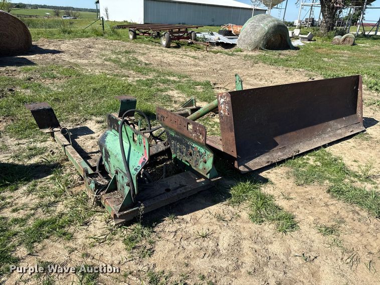 9' W dozer blade - DZ4477