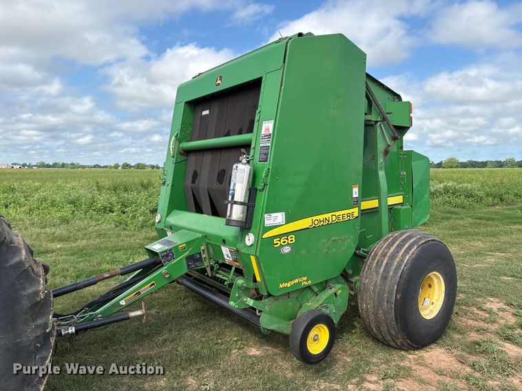 2010 John Deere 568 Mega Wide Plus round baler - EA7286