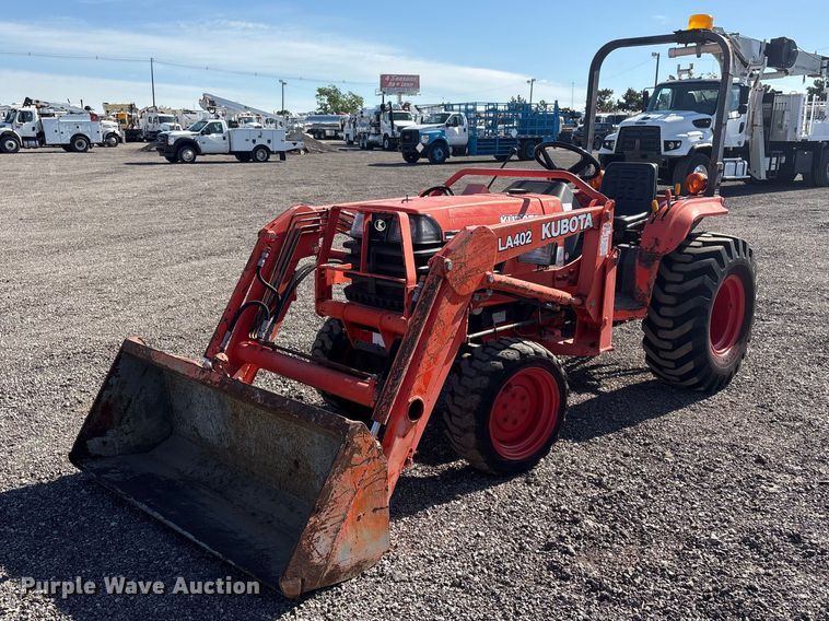 Kubota B2710HSD HFWD tractor - EG9076