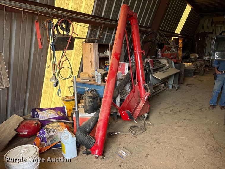 Wheatheart DF614 tailgate mounted grain auger - ES8985