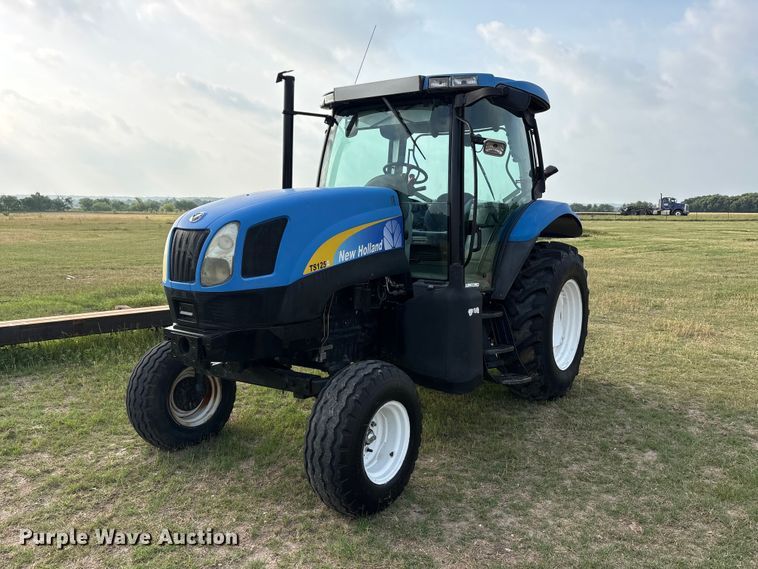 2004 New Holland TS125A tractor - EU5596