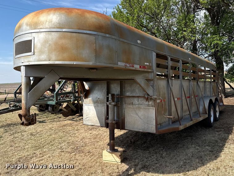 1972 BullMobile livestock trailer - EW4507