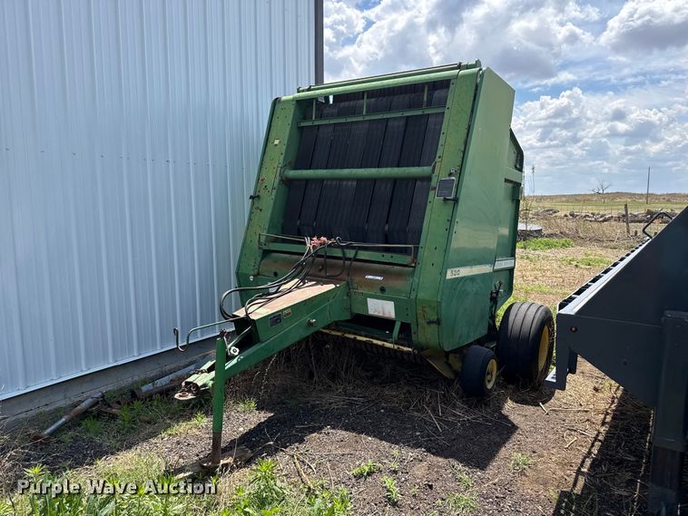 John Deere 530 round baler - EW4512