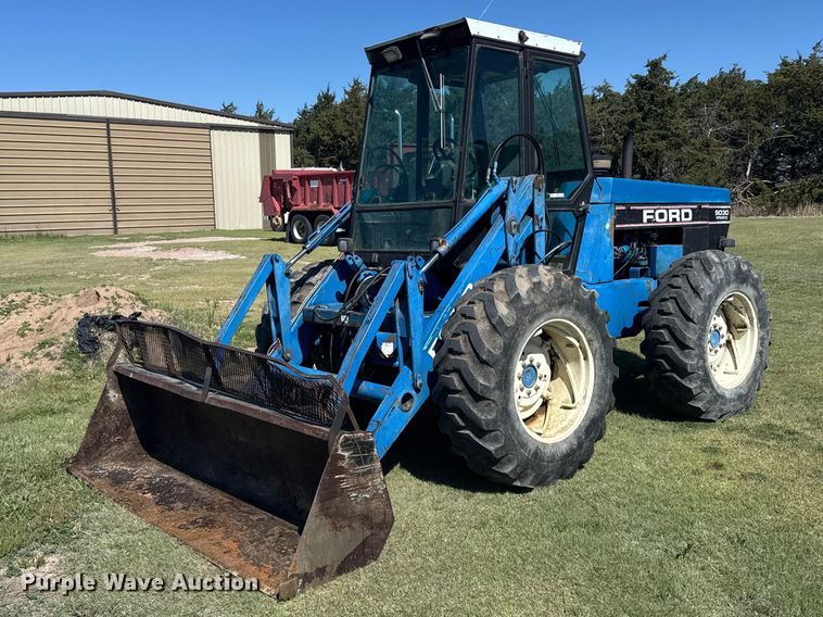 Ford 9030 Versatile 4WD bi-directional tractor - FB7382