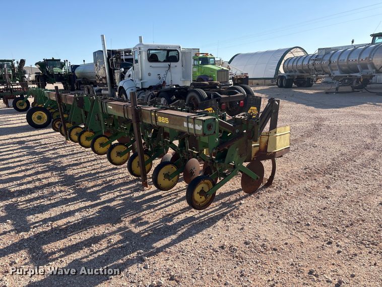 John Deere 885 row crop cultivator - FC2269