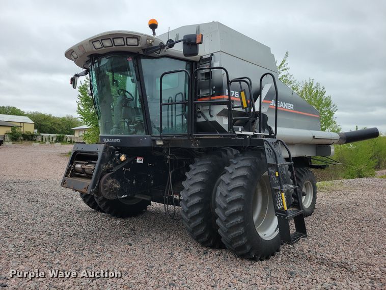 2006 Gleaner R75 combine - YA3524