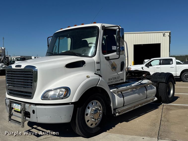 2014 Freightliner Business Class M2 semi truck - EA2356