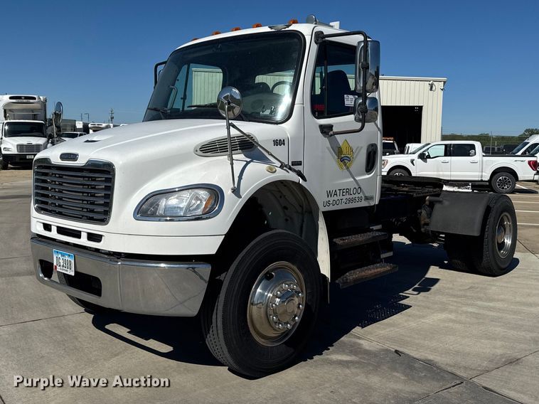 2007 Freightliner Business Class M2 semi truck - EA2357