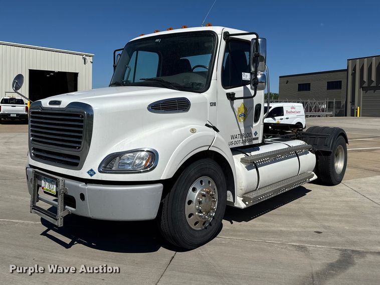 2014 Freightliner M2 Business Class semi truck - EA2359