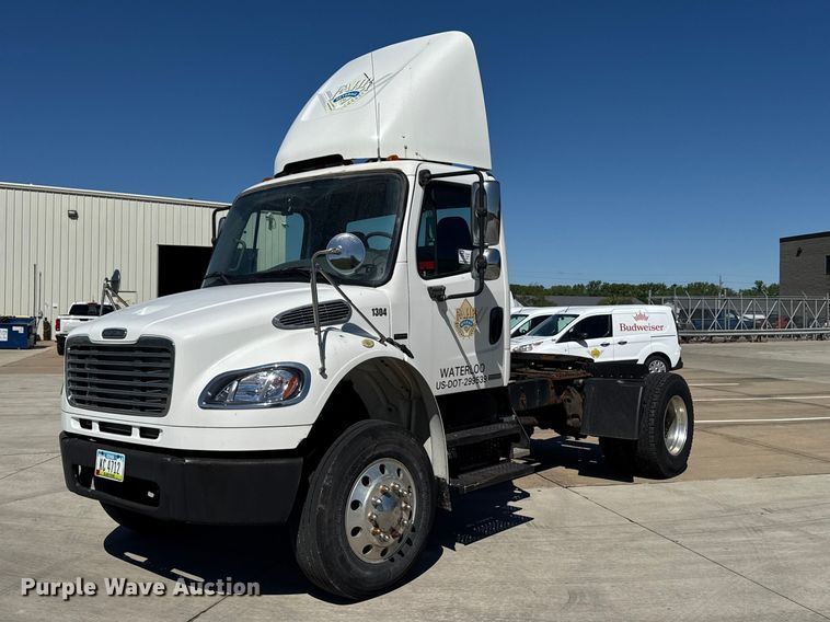2006 Freightliner Business Class M2 semi truck - EA2362