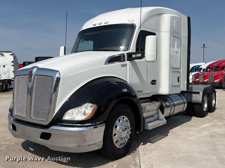 2014 Kenworth T680 semi truck - ED5229