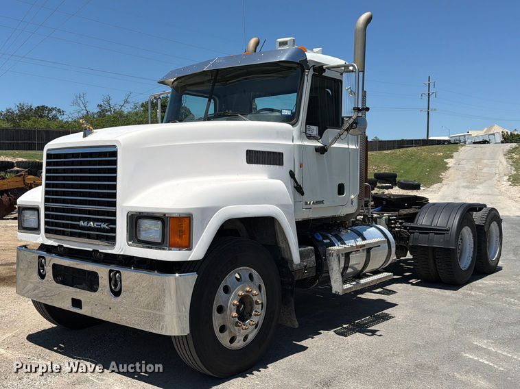 2014 Mack CHU613 semi truck - ED5289