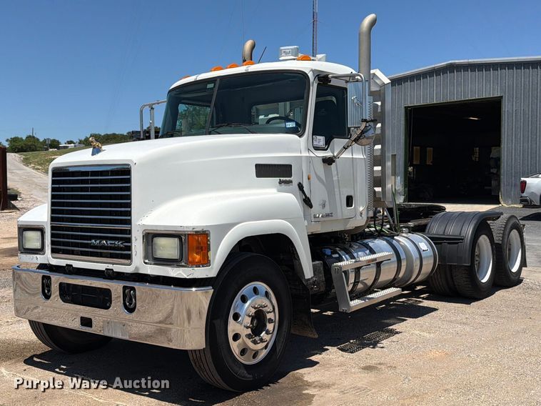 2014 Mack CHU613 semi truck - ED5290