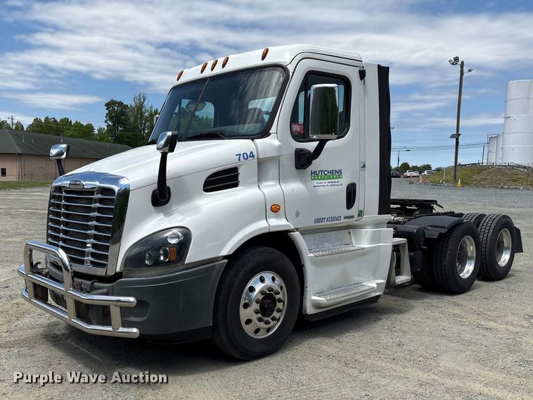 2016 Freightliner Cascadia 113 semi truck - EF1151
