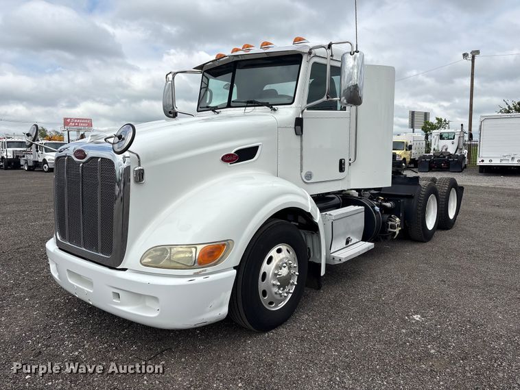 2013 Peterbilt 386 semi truck - EG9013