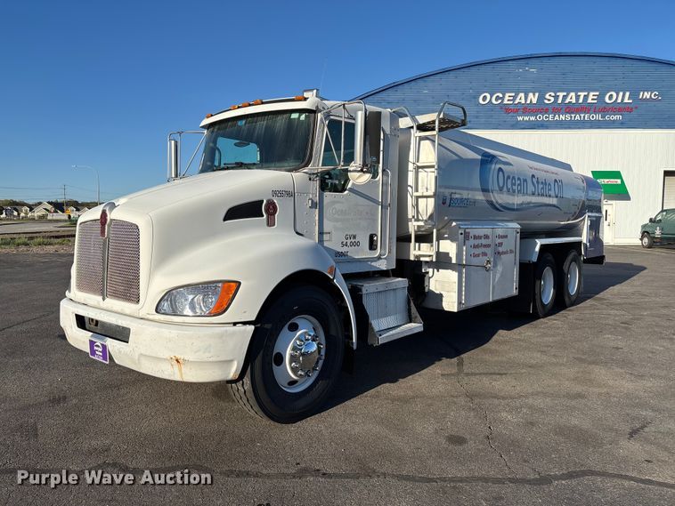 2009 Kenworth T370 fuel truck - EM0109