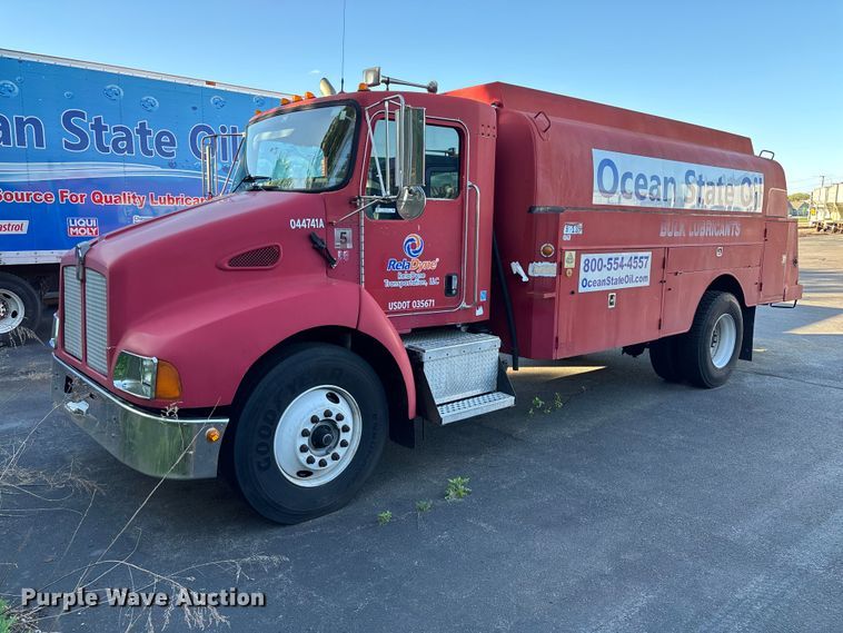 2004 Kenworth T300 fuel truck - EM0110