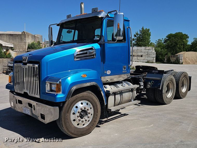2020 Western Star 4700 semi truck - EO7333