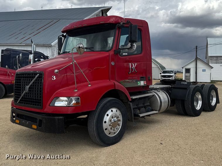 2007 Volvo Truck VNM semi truck - ER0488