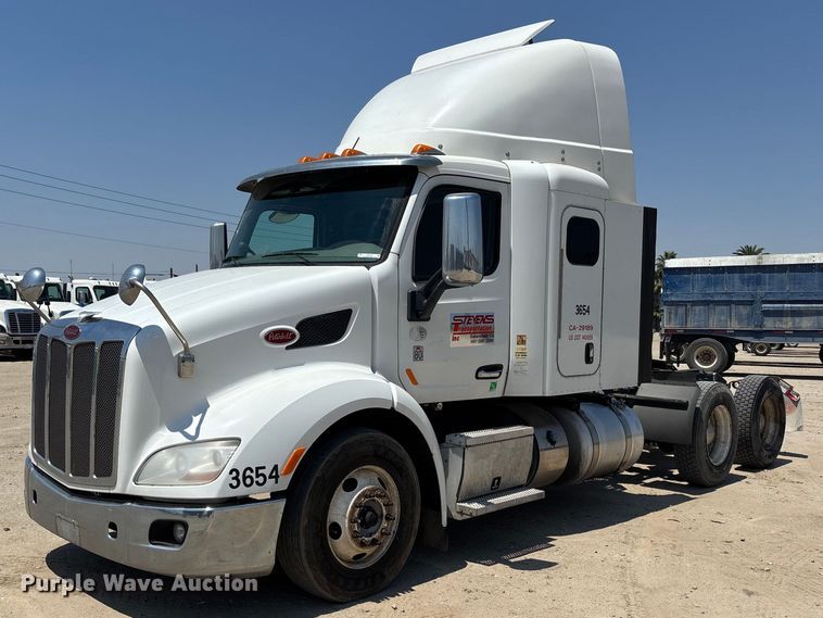 2019 Peterbilt 579 semi truck - ER7572